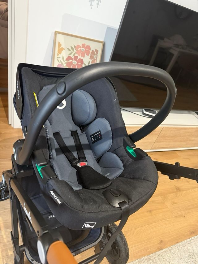 Cochecito trio de bebé Lionelo azul