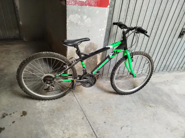 Bicicleta Montaña Negra y Verde
