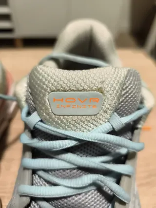 Zapatillas Under Armour grises y naranjas