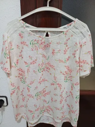 Blusa floral blanca y rosa talla XL