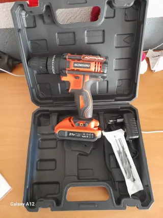 Taladro Inalámbrico con Batería y Cargador