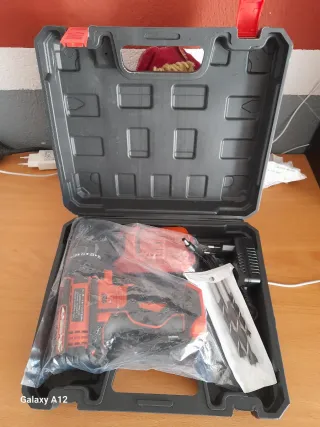 Taladro Inalámbrico con Batería y Cargador