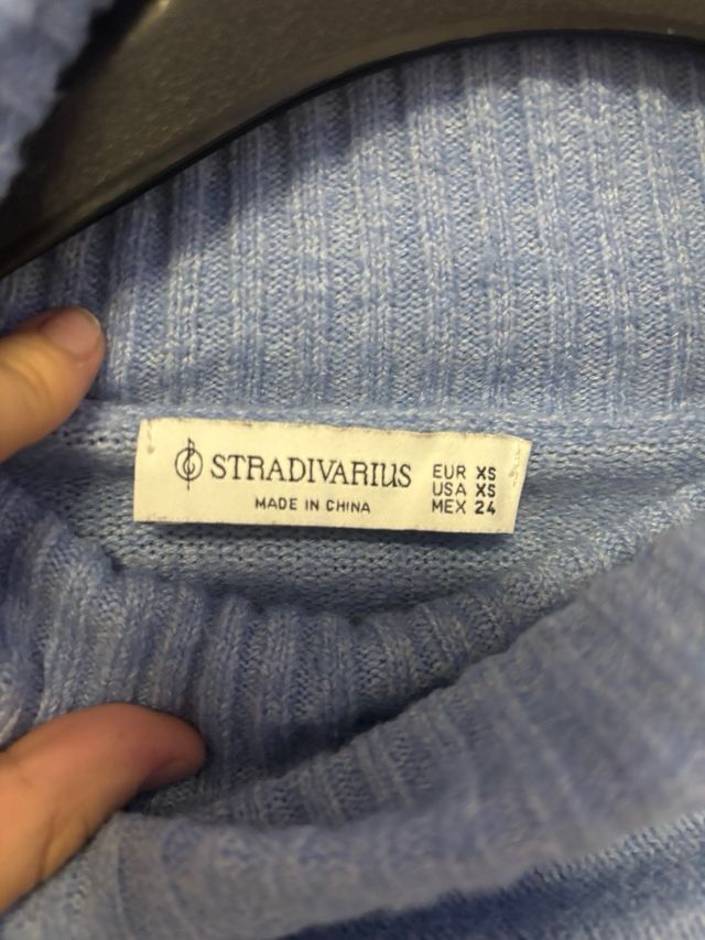 Jersey cuello alto azul talla única