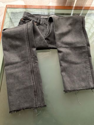 Pantalón tejano Mango gris