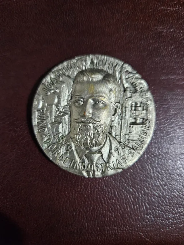 Medaglia d'argento commemorativa Joaquín Costa, fondatore di Industrie
