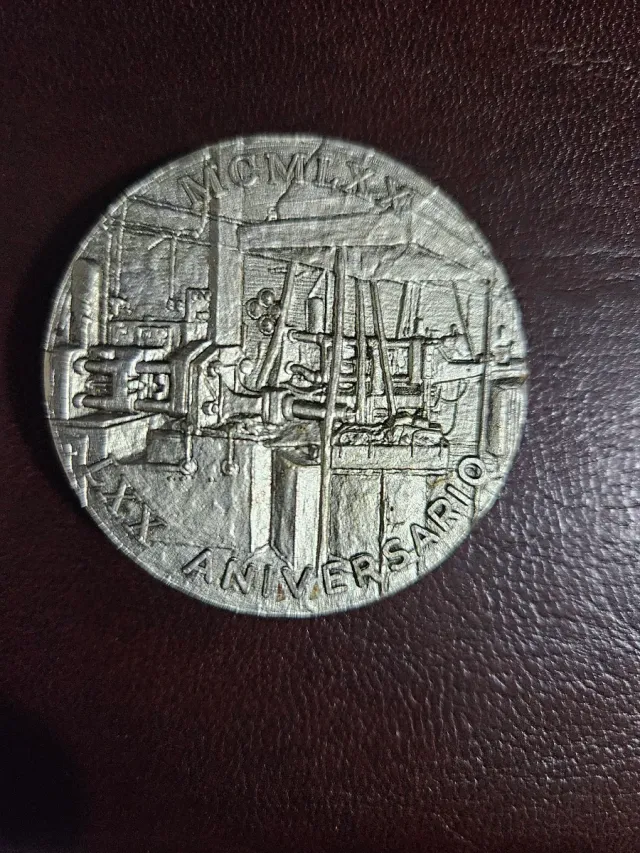 Medaglia d'argento commemorativa Joaquín Costa, fondatore di Industrie