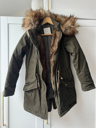 Parka Pull&Bear verde oliva Talla S