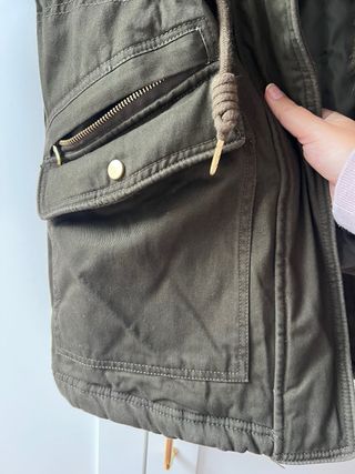 Parka Pull&Bear verde oliva Talla S