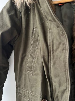 Parka Pull&Bear verde oliva Talla S
