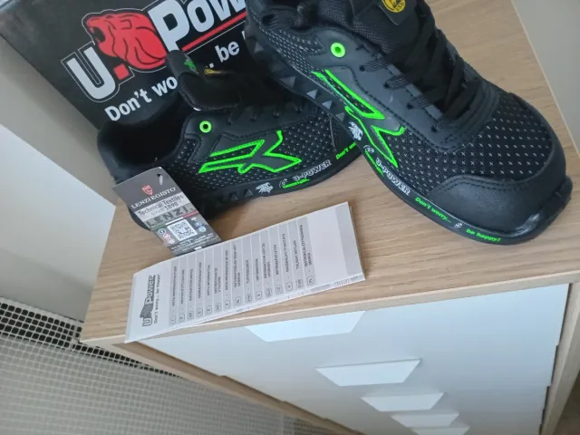 Botas de seguridad U-Power negras y verdes