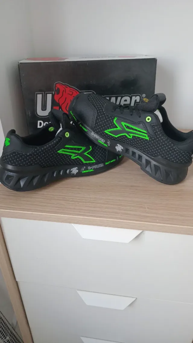 Botas de seguridad U-Power negras y verdes