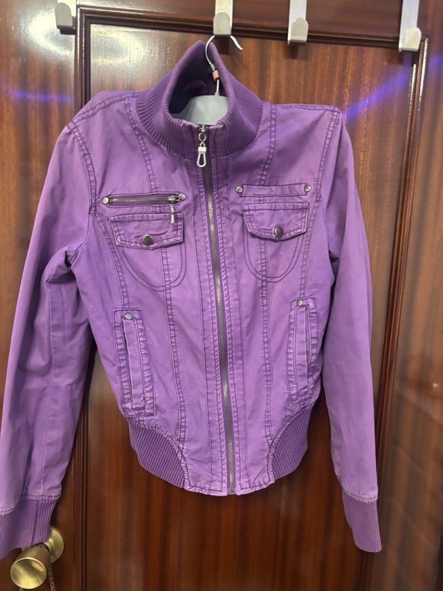 Chaqueta vaquera morada