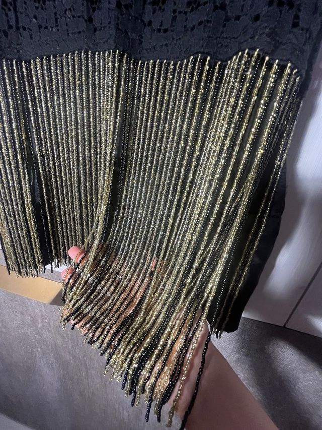 Vestido negro Zara flecos dorados