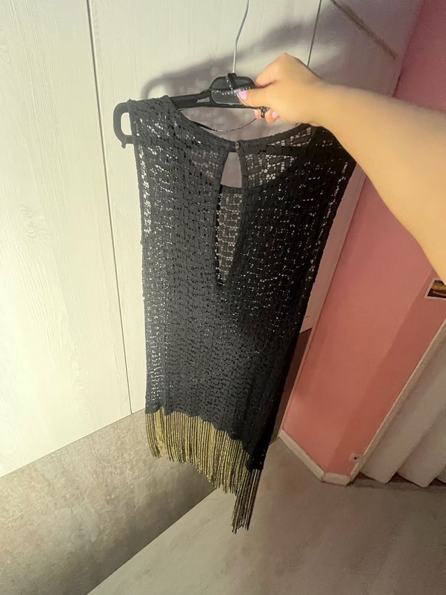 Vestido negro Zara flecos dorados