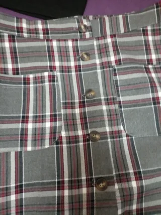 Falda Shein cuadros Talla L (equivale a S-M)