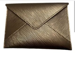 Pochette Louis Vuitton dorada