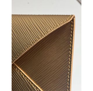 Pochette Louis Vuitton dorada