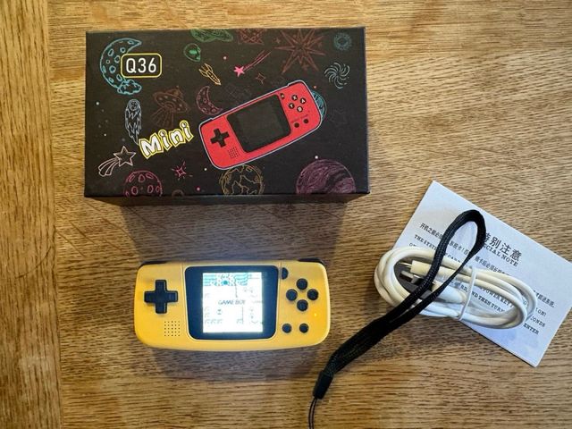 Consola Retro Powkiddy Q36 Mini Amarilla