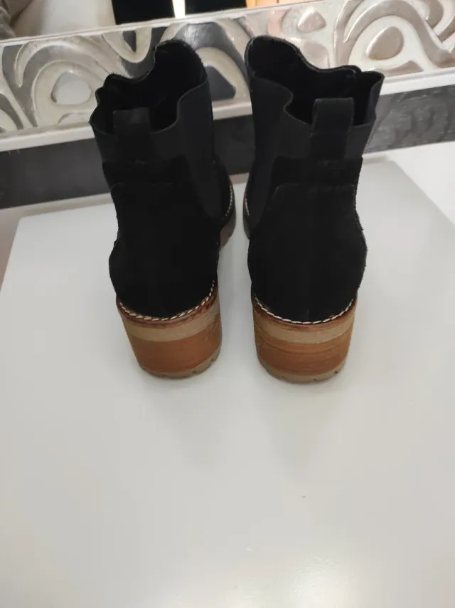 Stivaletti in pelle nera