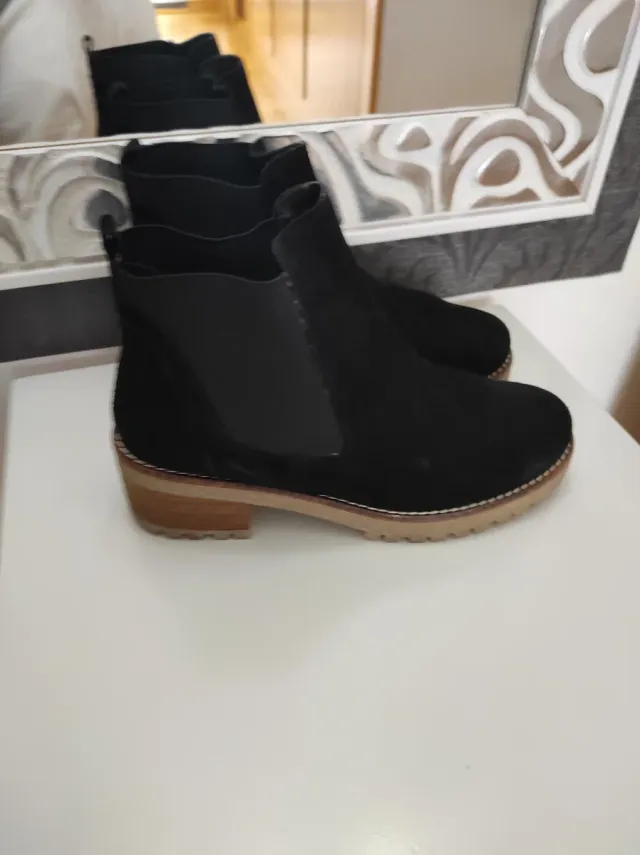 Stivaletti in pelle nera