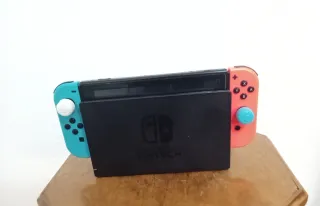 Nintendo Switch Azul/Naranja Poco Uso