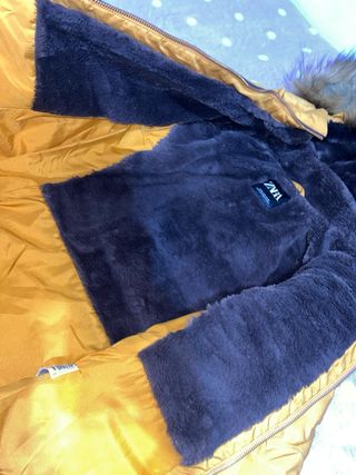 Chaqueta Zara amarilla con capucha