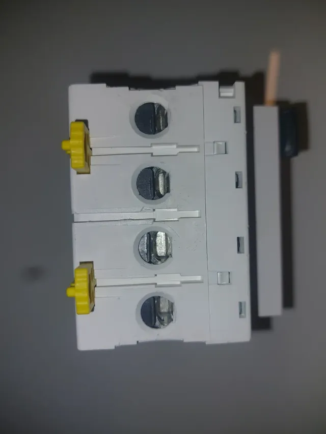 Interruptor Schneider iD 80A 500mA