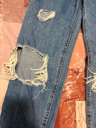 Pantalón vaquero mujer desgastado