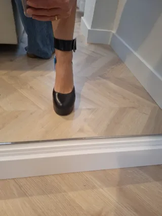 Zapatos Mustang de piel genuina negros con hebilla