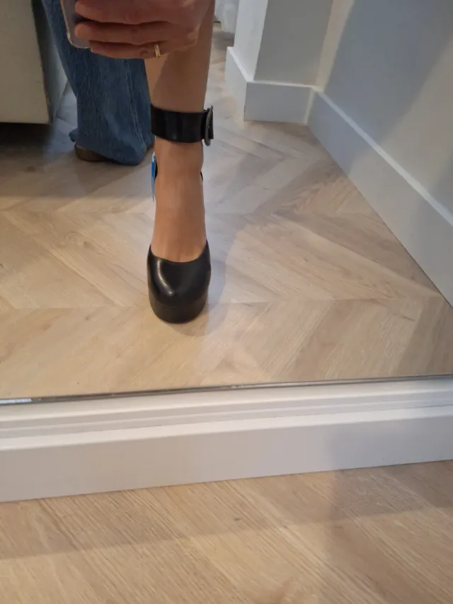 Zapatos Mustang de piel genuina negros con hebilla