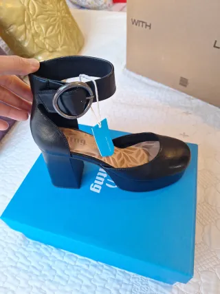 Zapatos Mustang de piel genuina negros con hebilla