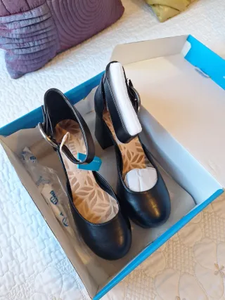 Zapatos Mustang de piel genuina negros con hebilla