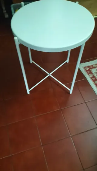 Mesa de apoio redonda branca metal