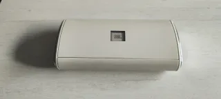 Altavoz JBL On Tour Plata y Blanco