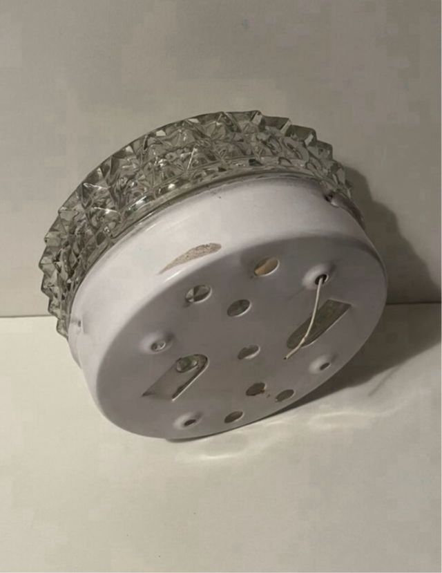 Plafón de cristal con diseño geométrico