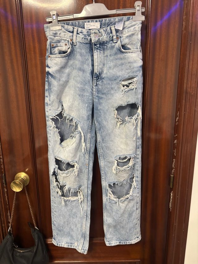 Pantalones vaqueros Bershka rotos
