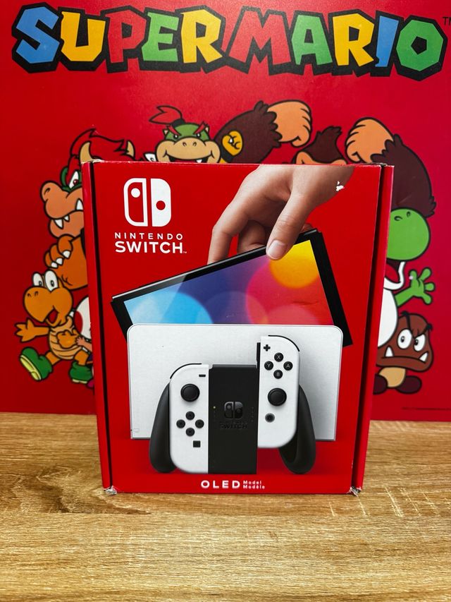 Nintendo Switch OLED come nuova con plastici