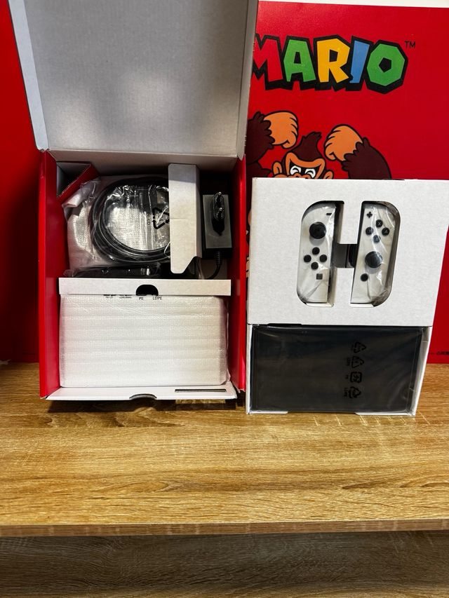 Nintendo Switch OLED come nuova con plastici