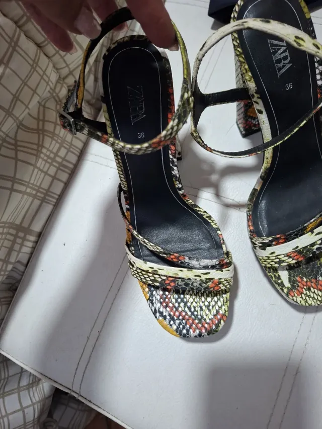 Sandalias plataforma ZARA estampado animal print.