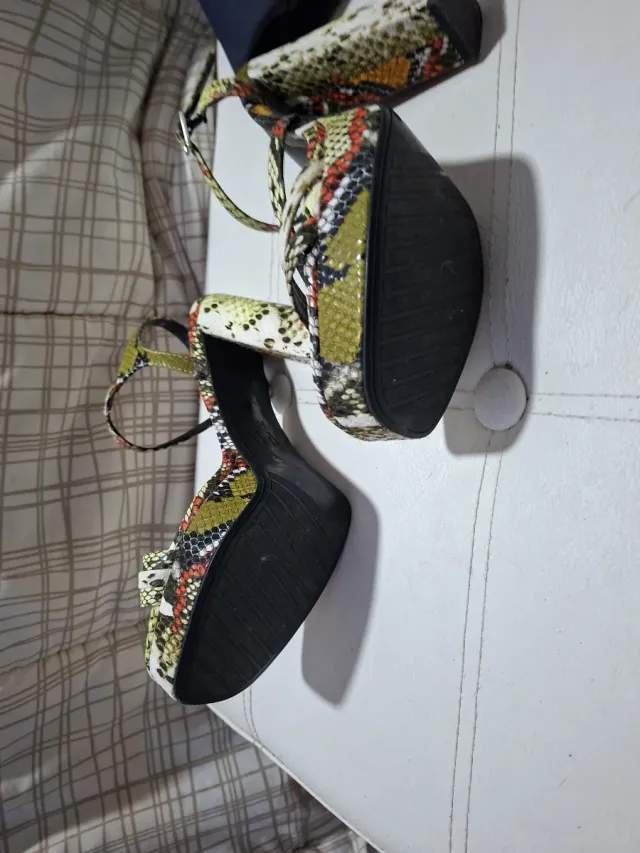 Sandalias plataforma ZARA estampado animal print.