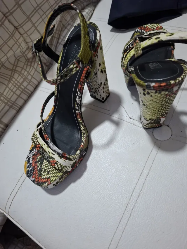 Sandalias plataforma ZARA estampado animal print.