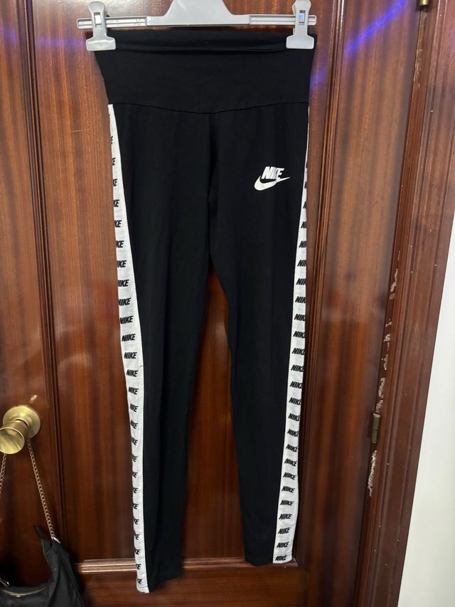 Mallas Nike Negras con Logo Lateral
