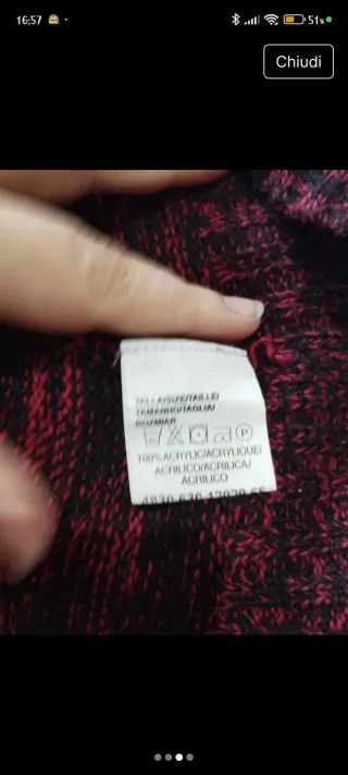Maglione scollo a V rosso e nero