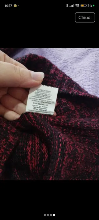 Maglione scollo a V rosso e nero