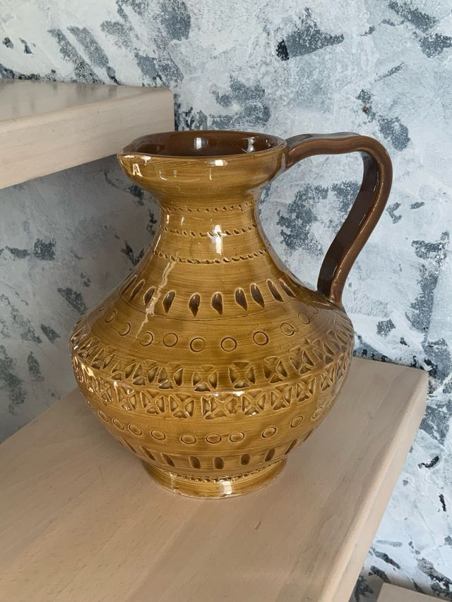 Brocca color senape tipo Bitossi in ceramica