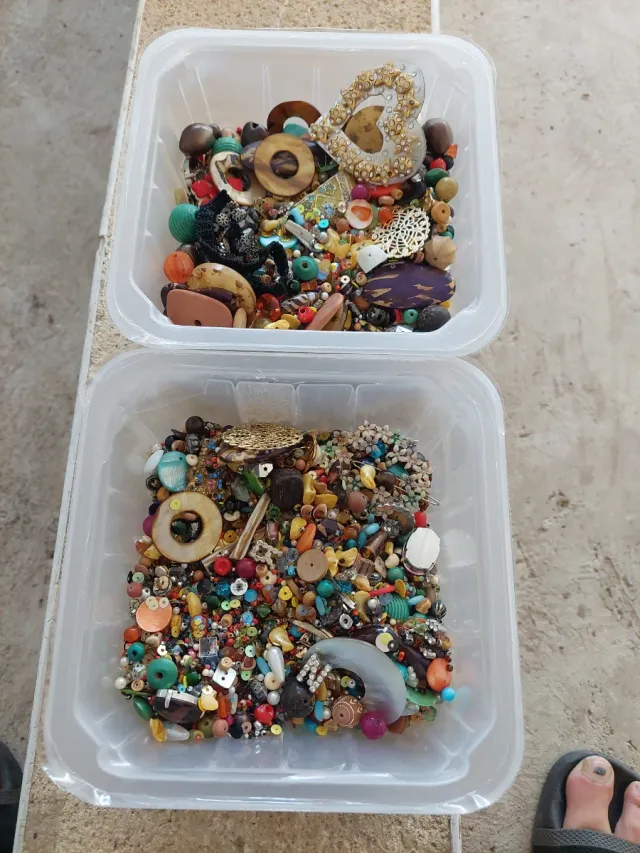 Lote de piezas para bisutería y manualidades