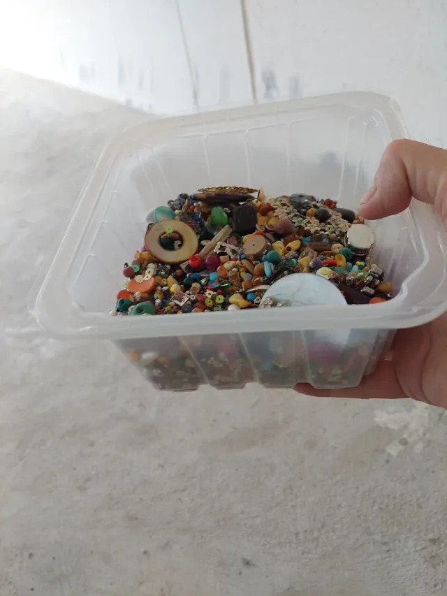 Lote de piezas para bisutería y manualidades