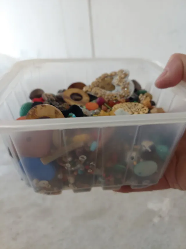 Lote de piezas para bisutería y manualidades