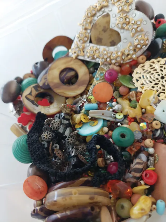 Lote de piezas para bisutería y manualidades