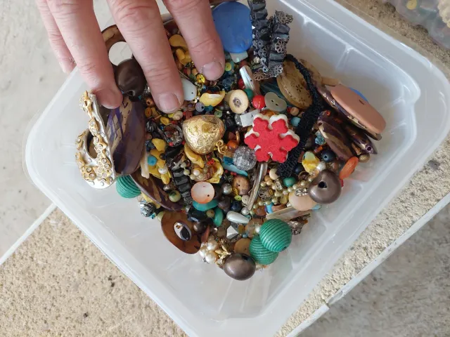 Lote de piezas para bisutería y manualidades